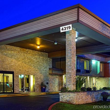Отель La Quinta By Wyndham Portland Nw Экстерьер фото