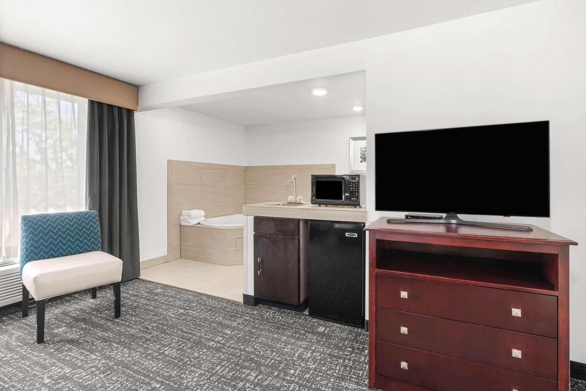 Отель La Quinta By Wyndham Portland Nw Экстерьер фото