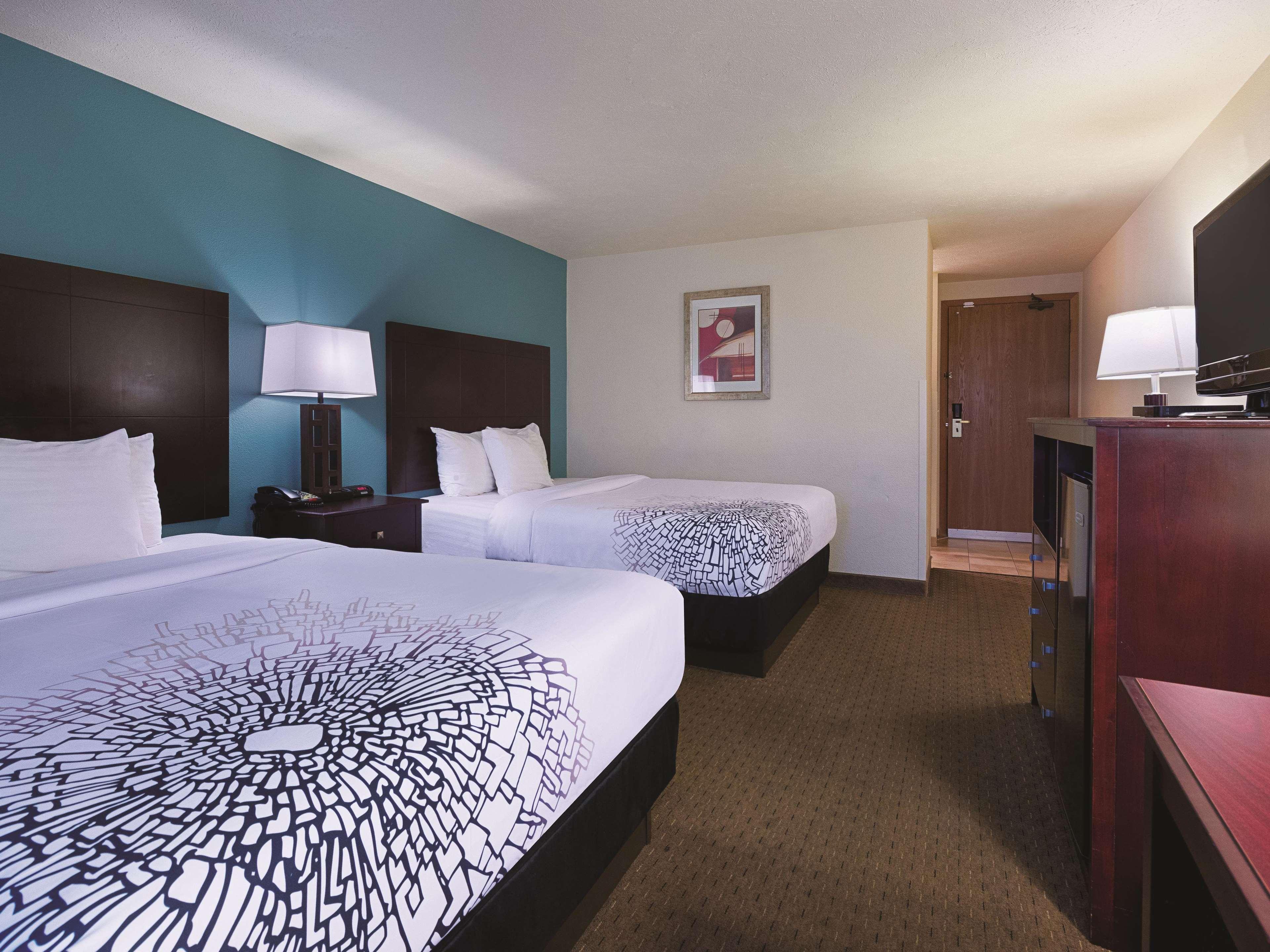 Отель La Quinta By Wyndham Portland Nw Экстерьер фото