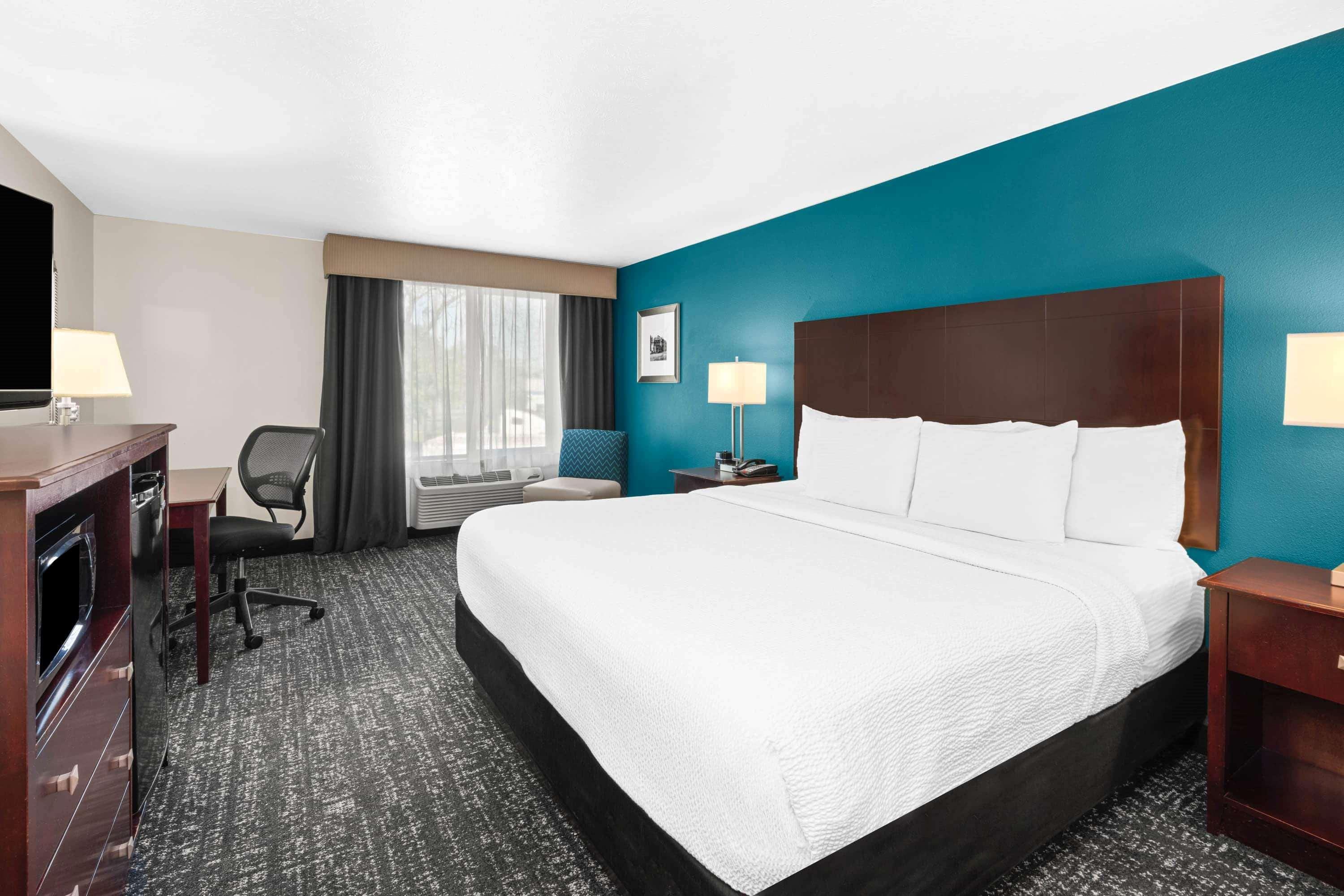 Отель La Quinta By Wyndham Portland Nw Экстерьер фото