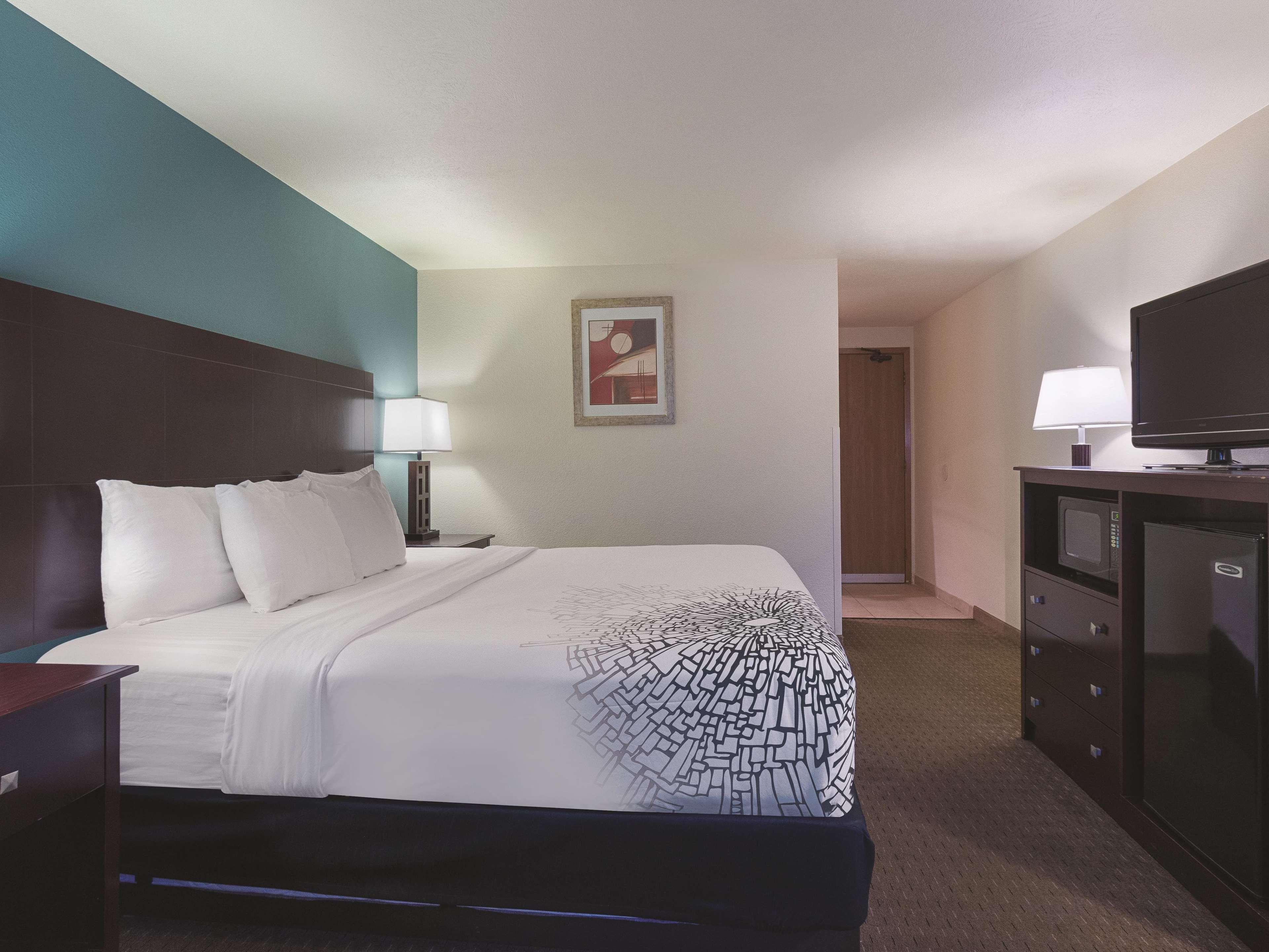 Отель La Quinta By Wyndham Portland Nw Экстерьер фото
