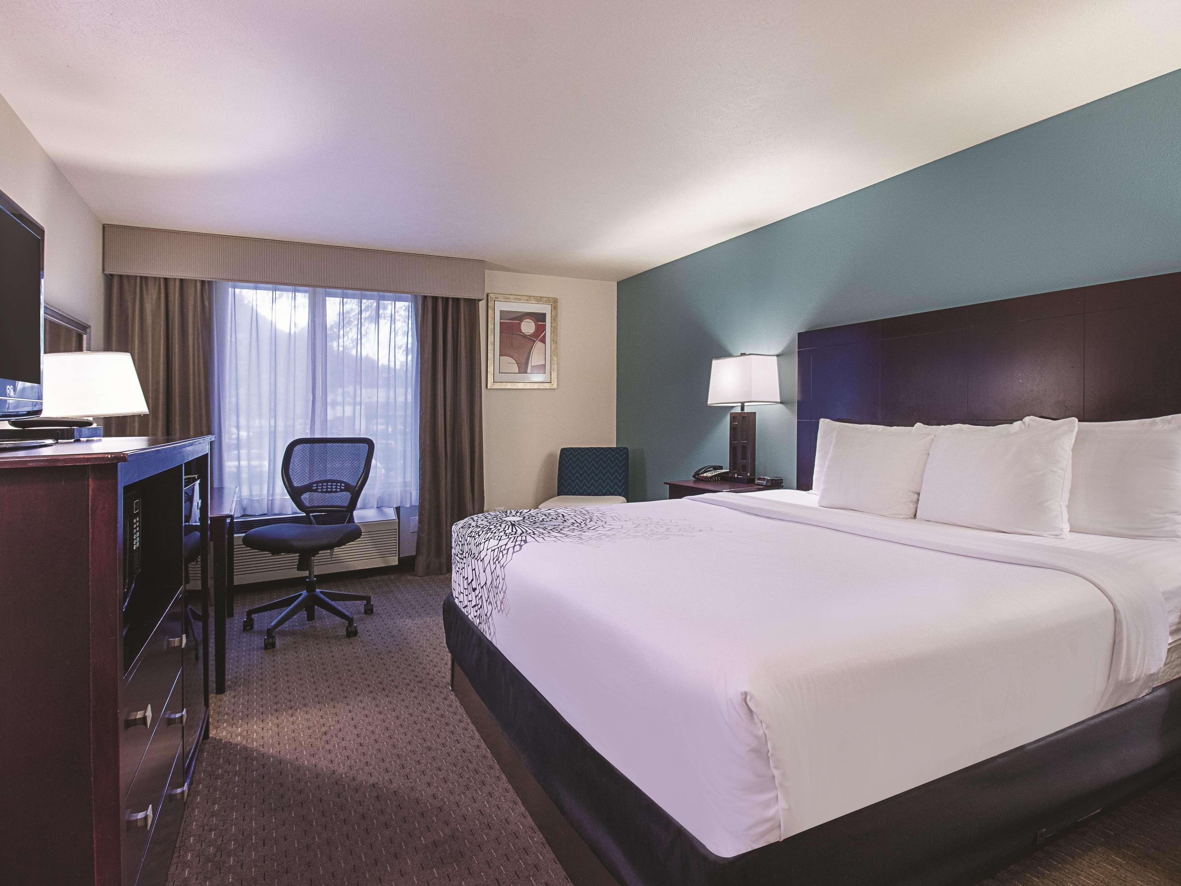 Отель La Quinta By Wyndham Portland Nw Экстерьер фото
