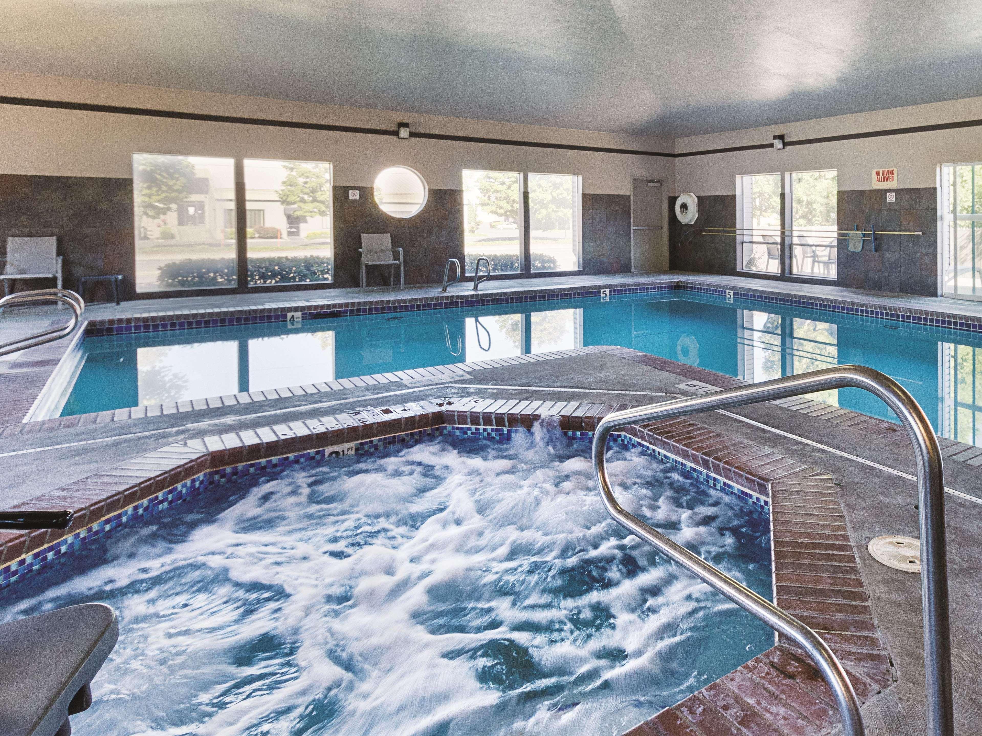 Отель La Quinta By Wyndham Portland Nw Экстерьер фото