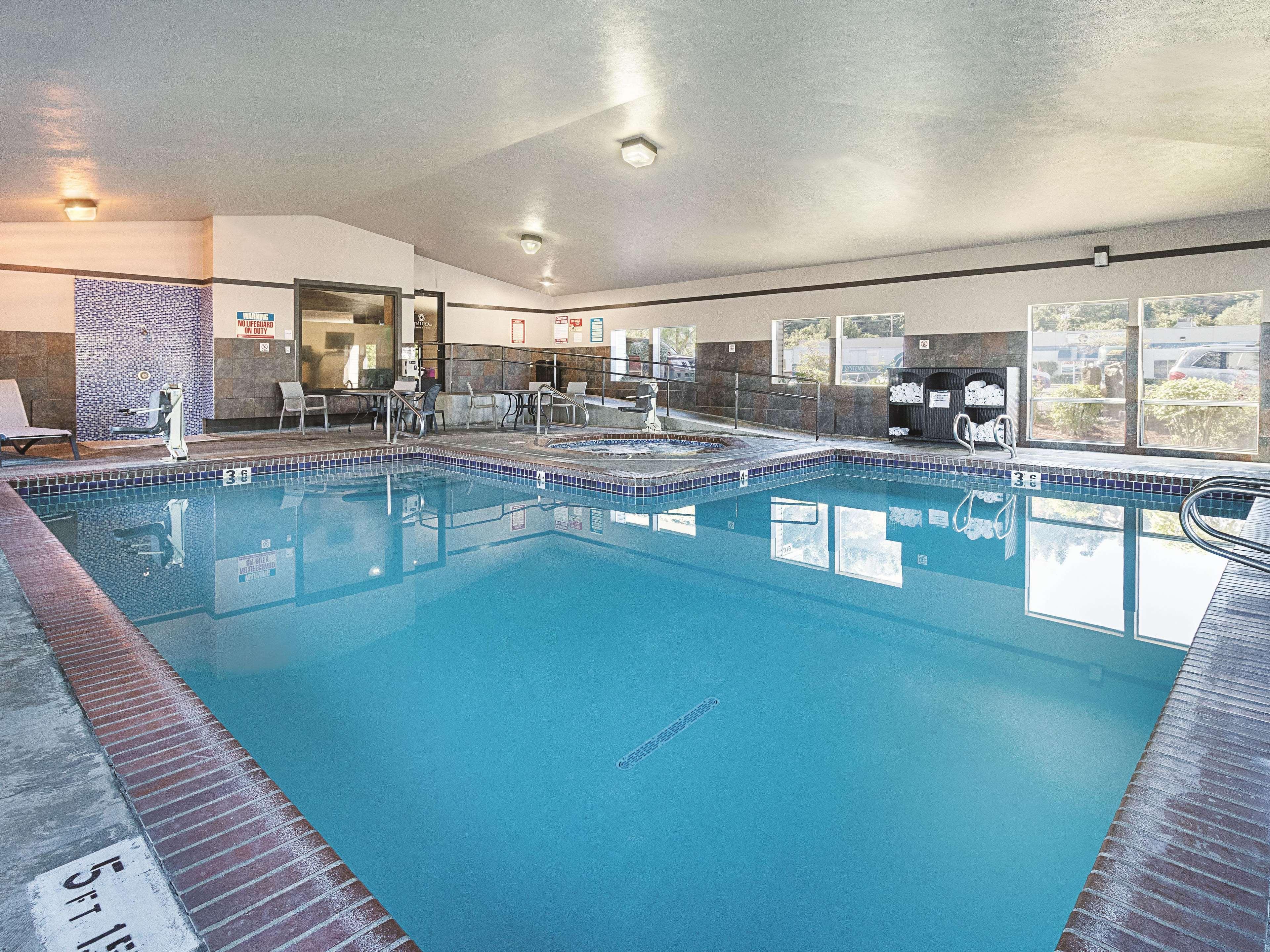 Отель La Quinta By Wyndham Portland Nw Экстерьер фото