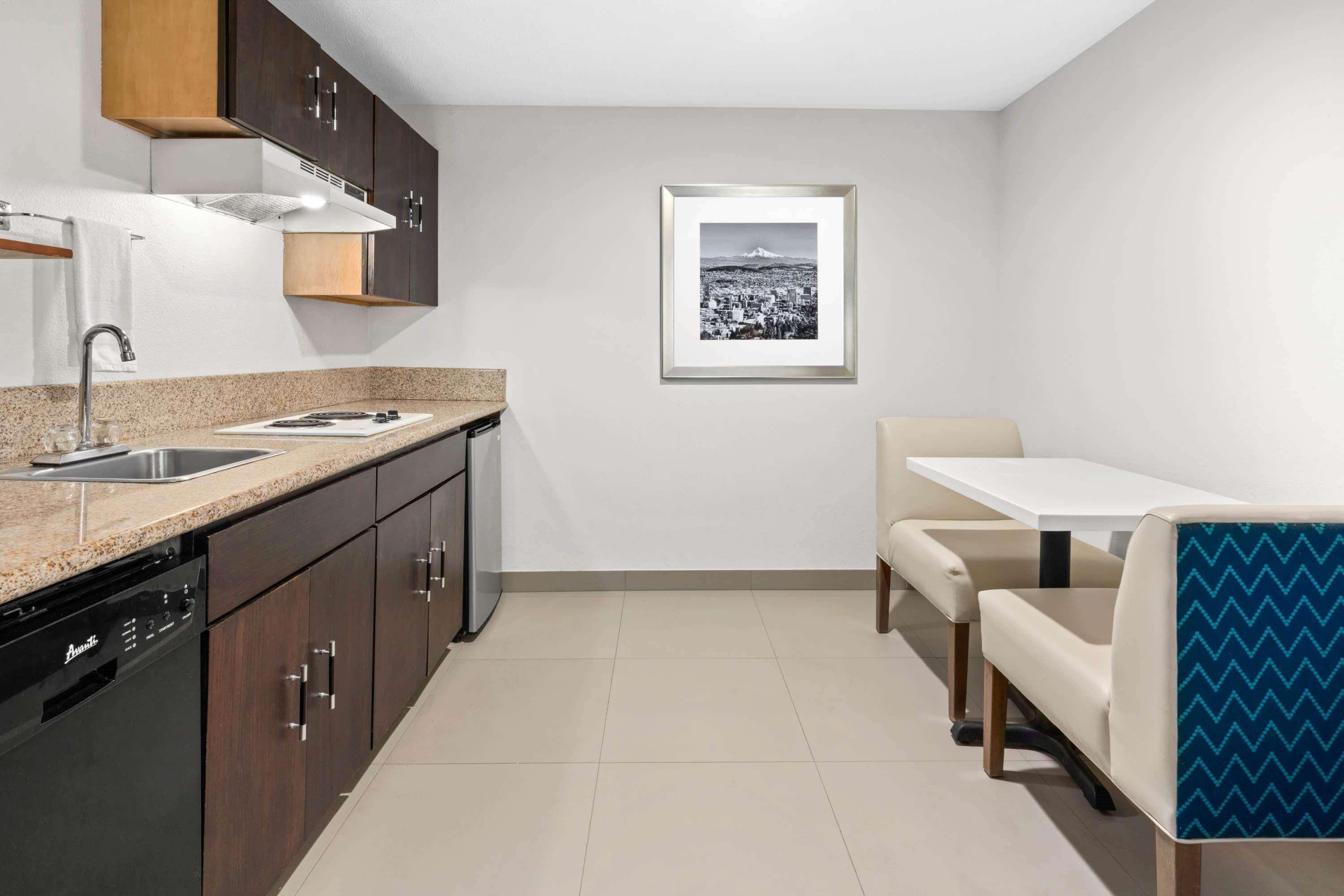 Отель La Quinta By Wyndham Portland Nw Экстерьер фото