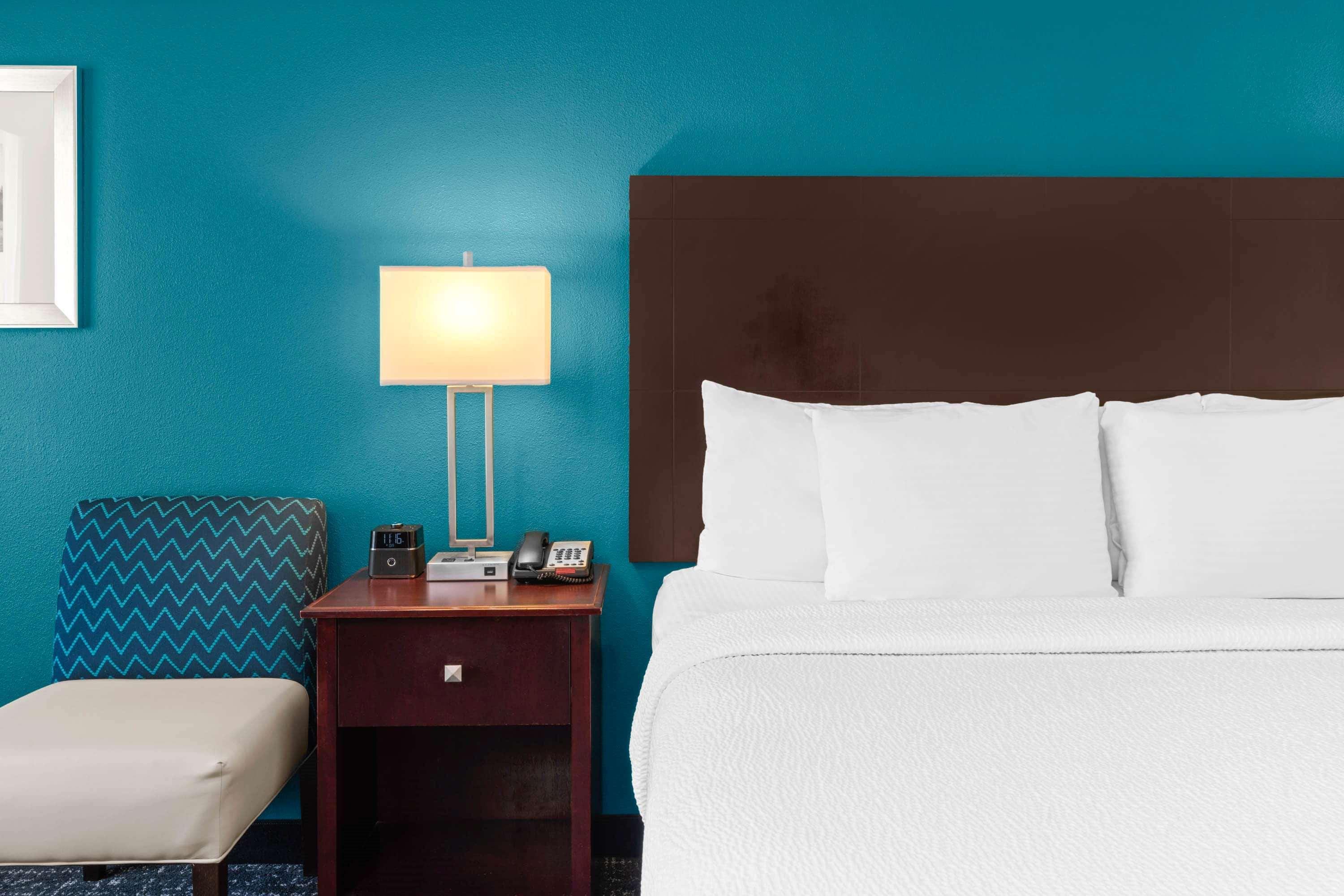 Отель La Quinta By Wyndham Portland Nw Экстерьер фото