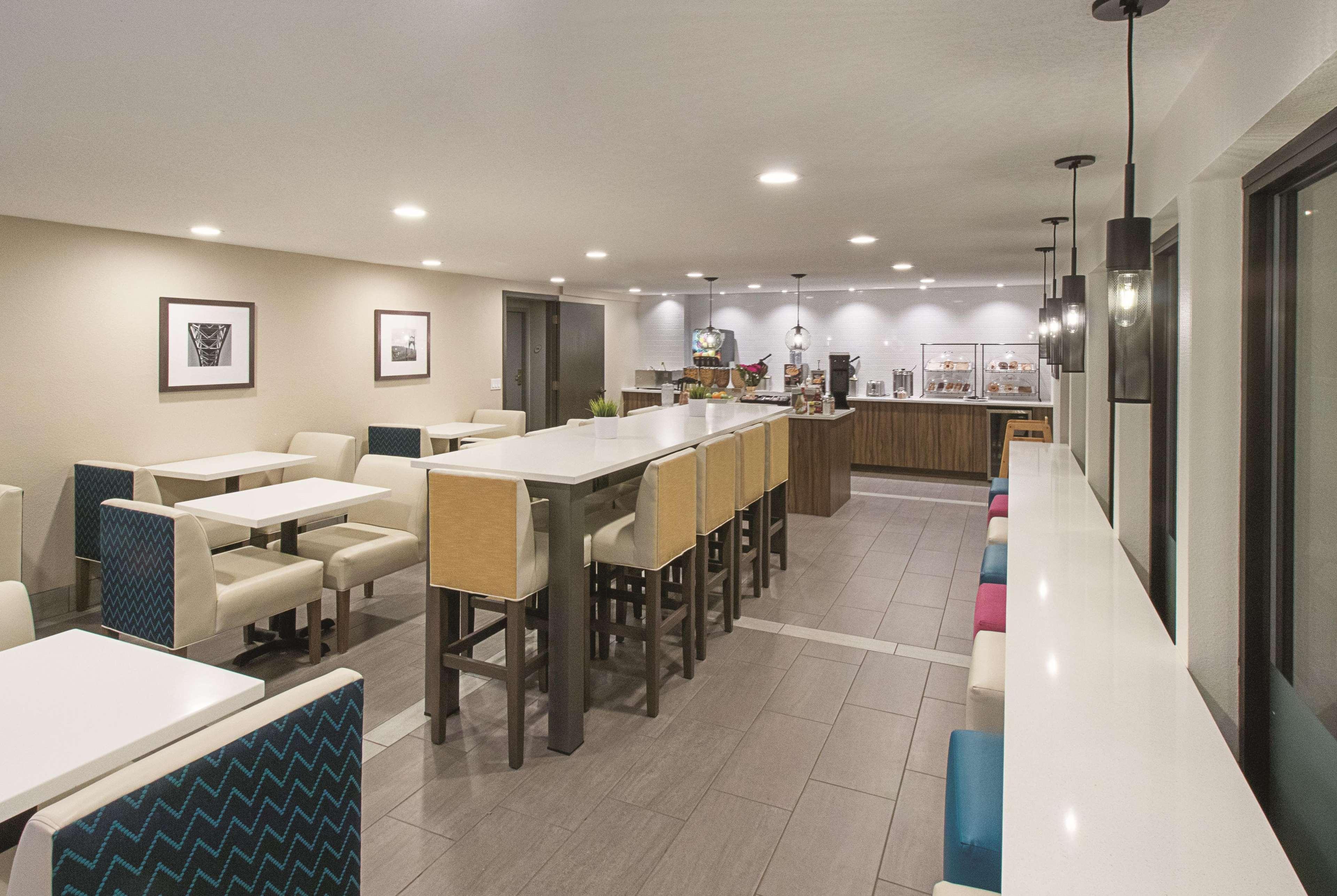 Отель La Quinta By Wyndham Portland Nw Экстерьер фото