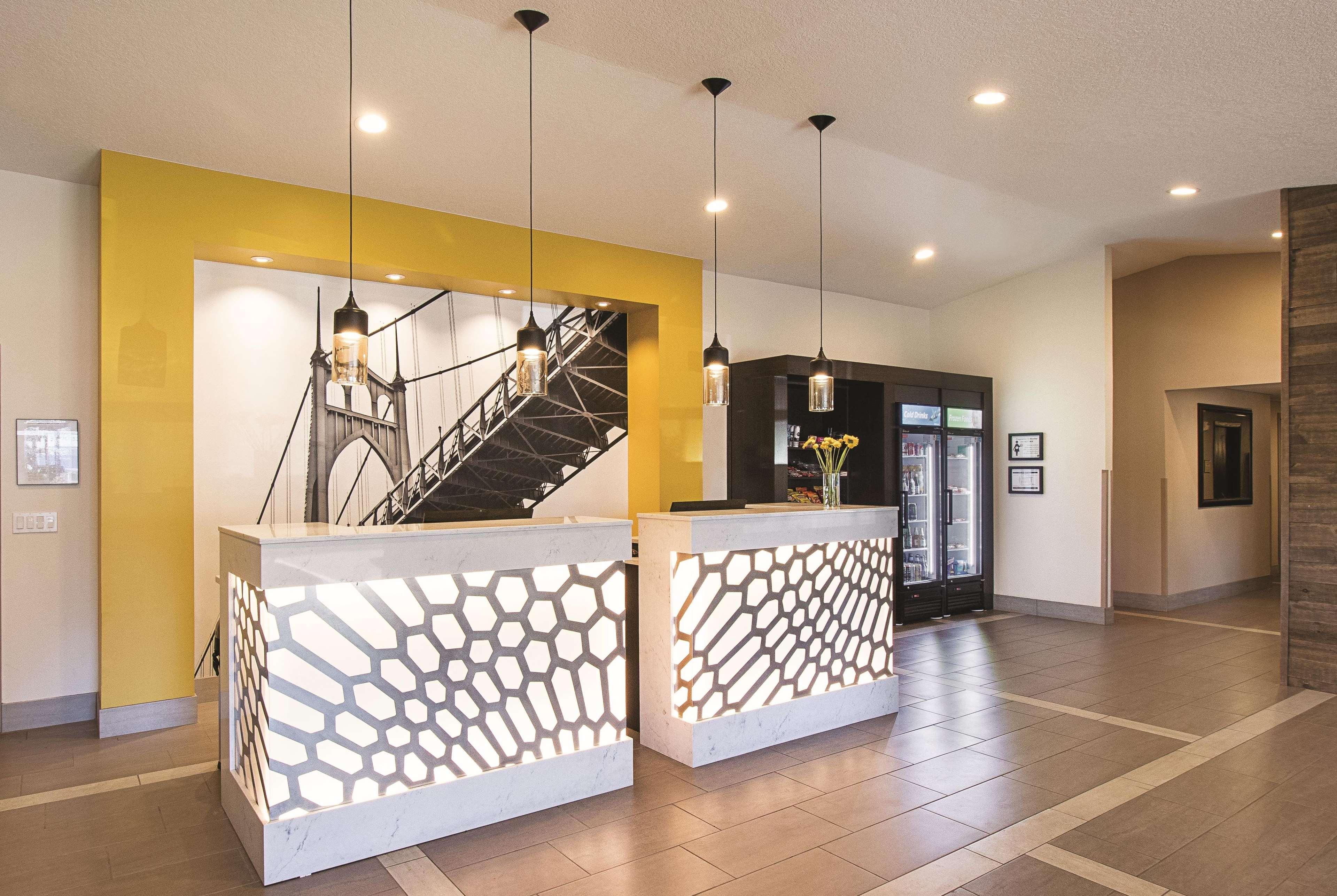 Отель La Quinta By Wyndham Portland Nw Экстерьер фото