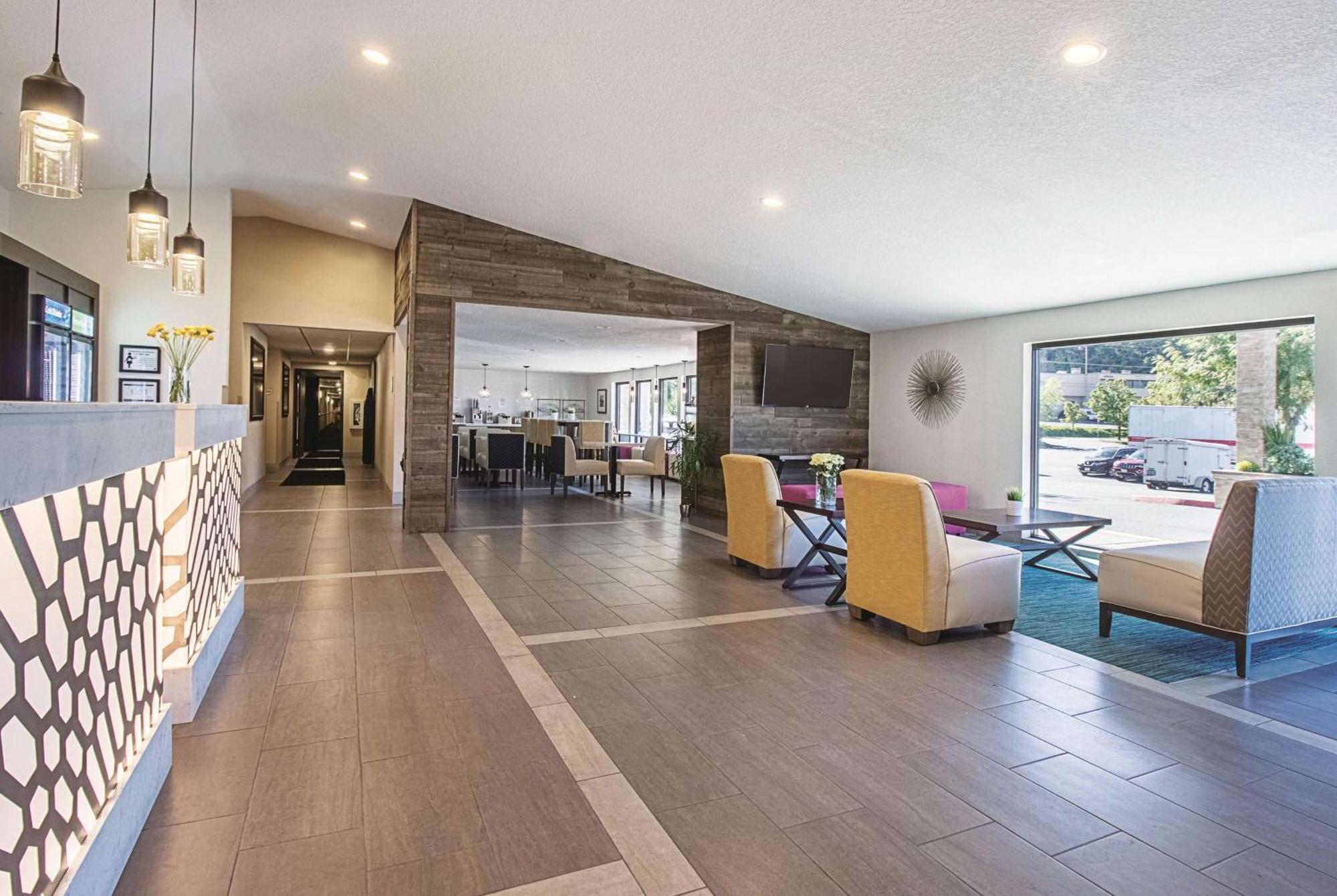 Отель La Quinta By Wyndham Portland Nw Экстерьер фото