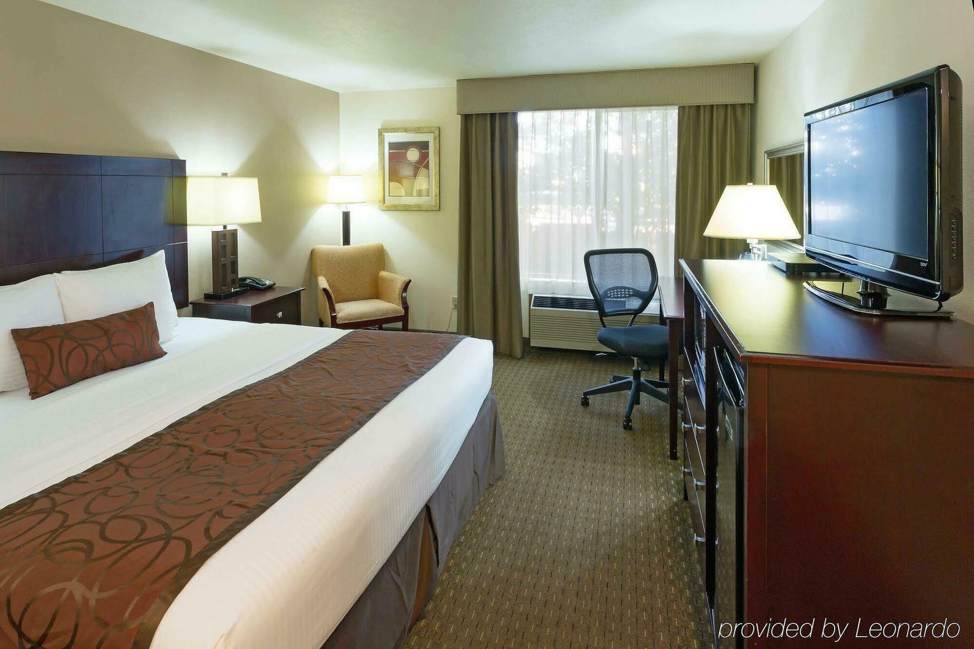 Отель La Quinta By Wyndham Portland Nw Экстерьер фото